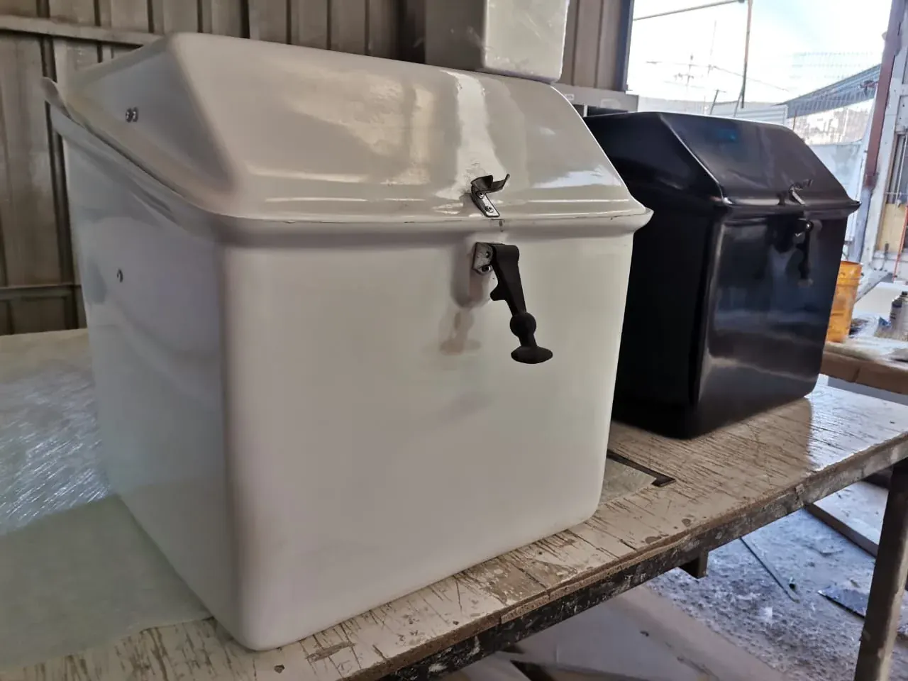 Caja delivery moto reparto FRP - GlobalFibra Chile - 8