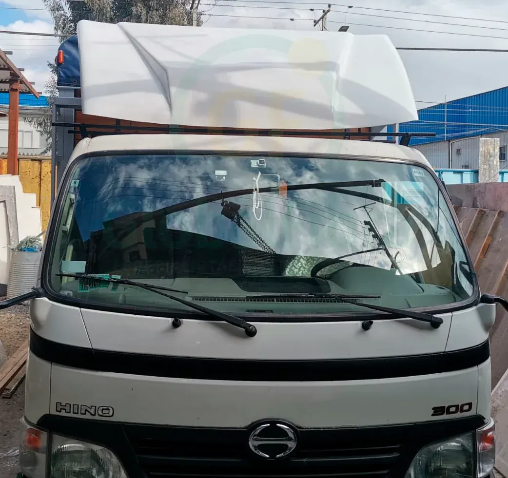 Spoiler cortaviento camión Hino FRP - GlobalFibra - 2