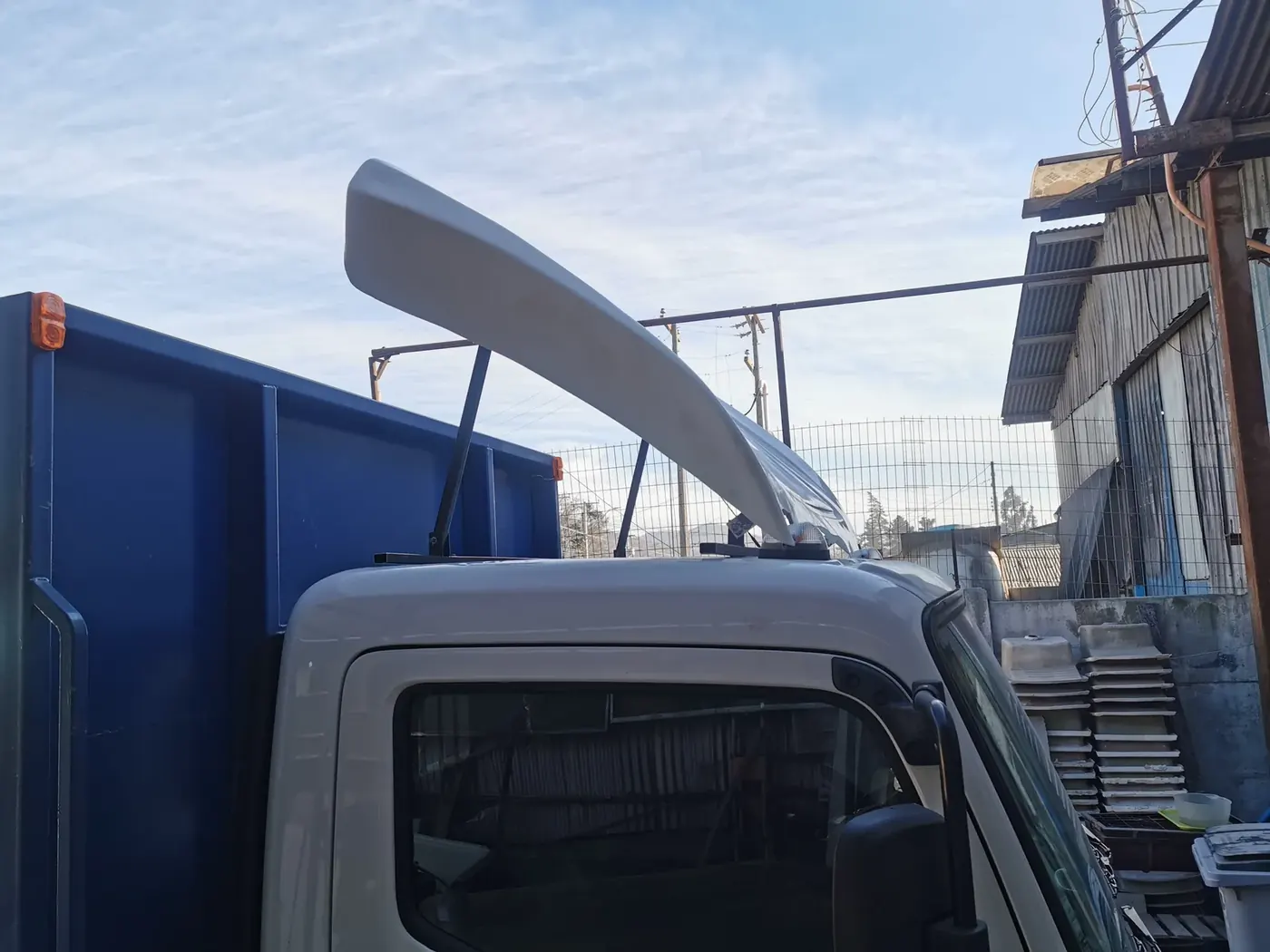 Spoiler cortaviento camión Mediano FRP - GlobalFibra - 3