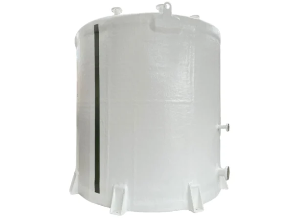 Estanque Vertical de fibra de vidrio hecho por GlobalFibra de 10.000 litros para tratamiento de químicos corrosivos.